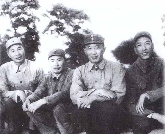 杨罗耿兵团，政委授大将，司令员为何只授上将？参谋长后来居上？
“1955年9月2