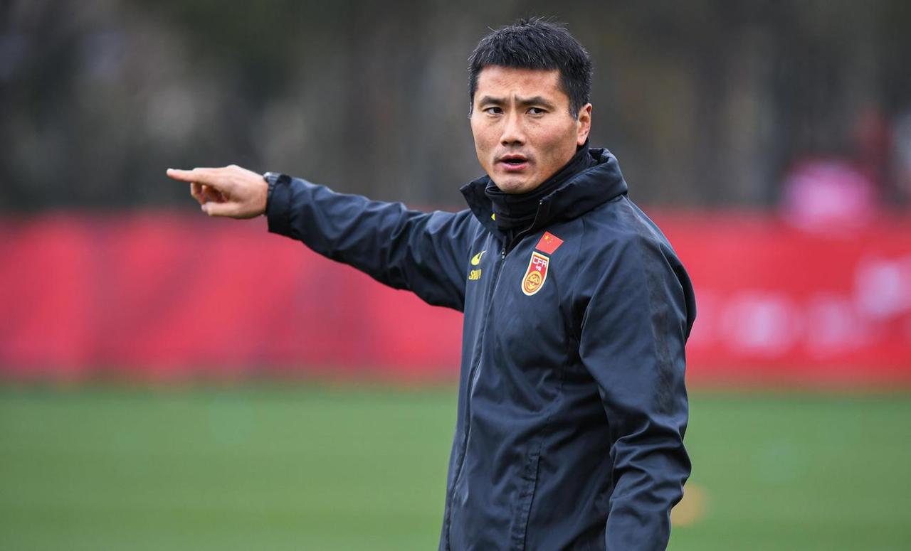 这个冬天还没过去，本土教练的春天已经来临。
中超16支球队，本土教练已占九席：