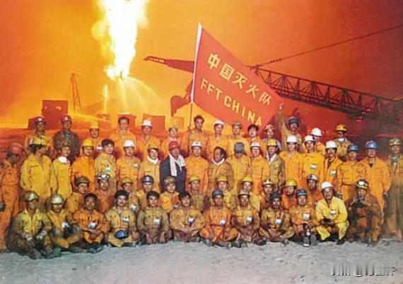 1991年，战后的科威特，全国近1000口油井在燃烧。各国疯抢灭火合同，美国抢走