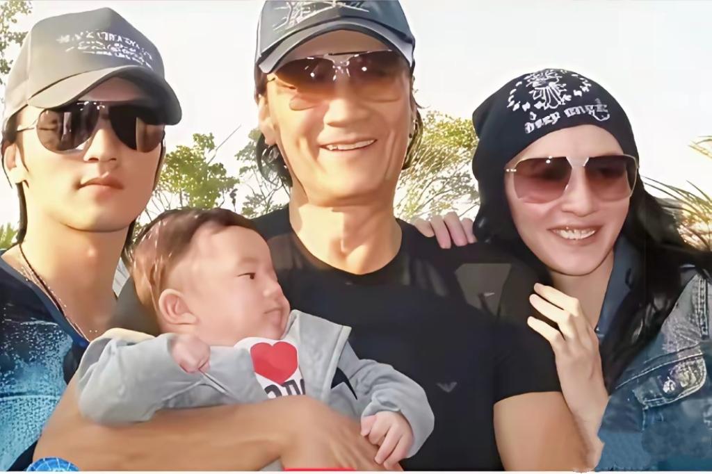谢贤离世风波背后，众人看热闹，唯独谢霆锋卡在人情夹缝进退两难

谢霆锋 谢贤