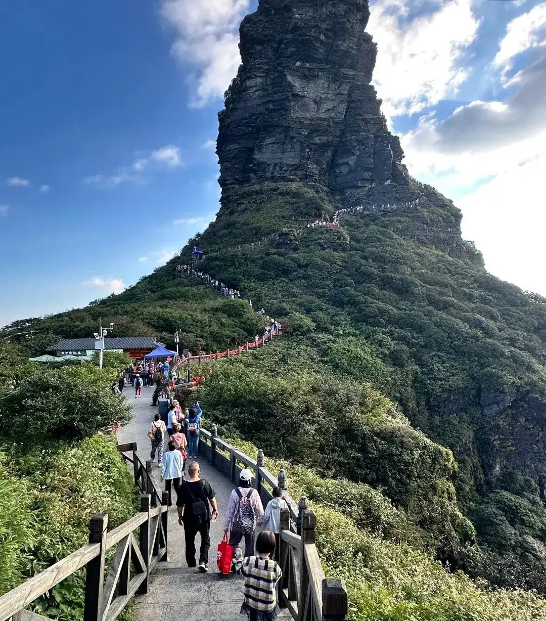 我觉得旅游对孩子的意义远不止“玩”这么简单。孩子或许当下只记得旅途中的零食和玩伴