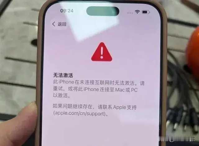 苹果这次严重翻车！10 月 13 日晚起，多地大量用户反馈 iPhone 17 