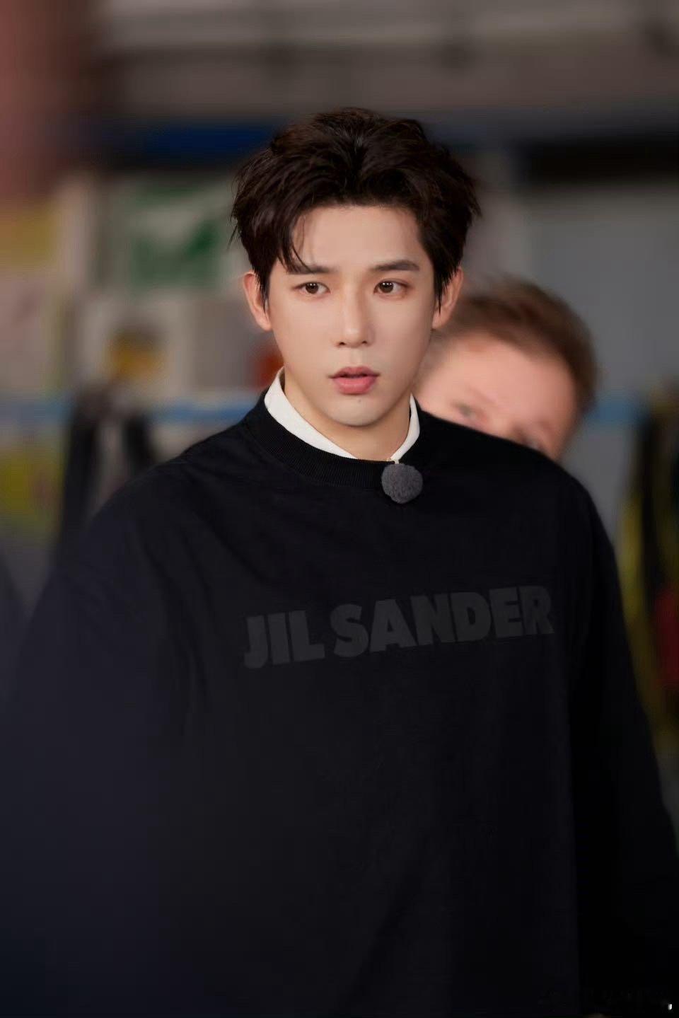 永远为王安宇的生命力喝彩 跳伞过程中，他的每一个表情都那么真实，从紧张到兴奋，从