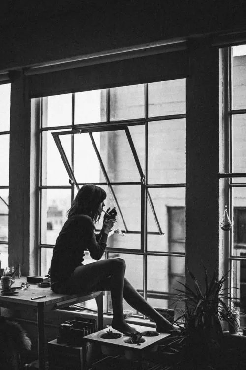 容易悲哀的人容易快乐，也就容易存活。——木心《哥伦比亚的倒影》 ​​​