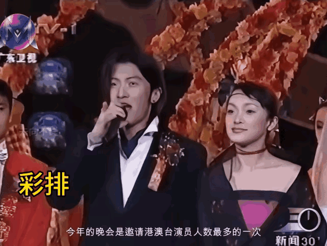 原来当年谢霆锋牵手董洁的那个经典片段，本来应该是牵手周迅的呀！
当年的春晚，谢霆