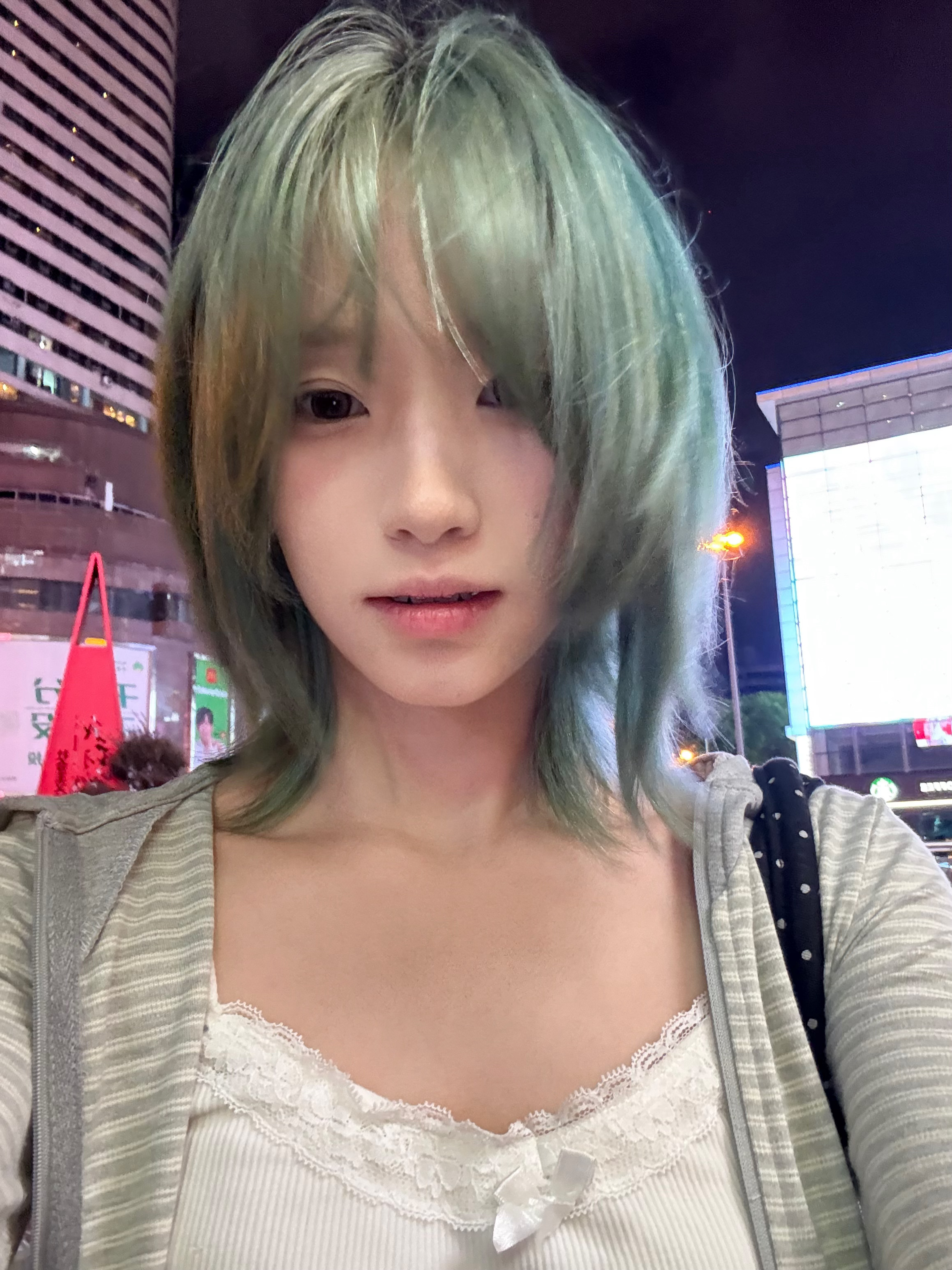 以为剪了头发 就可以了无牵挂 ​​​