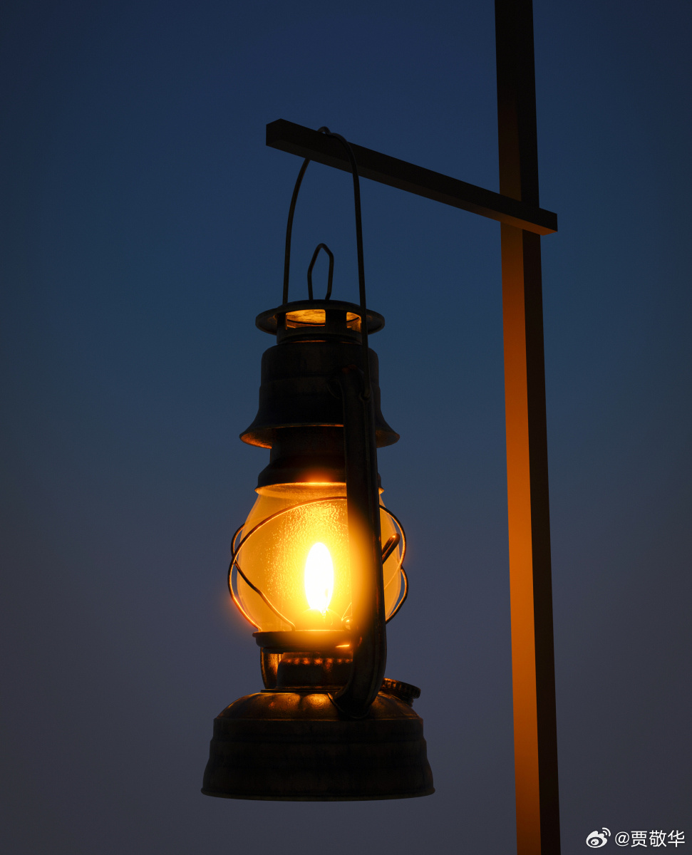 刚才在老家翻出来一件非常老的东西，认识这东西的人基本40岁以上了，用过这个东西的