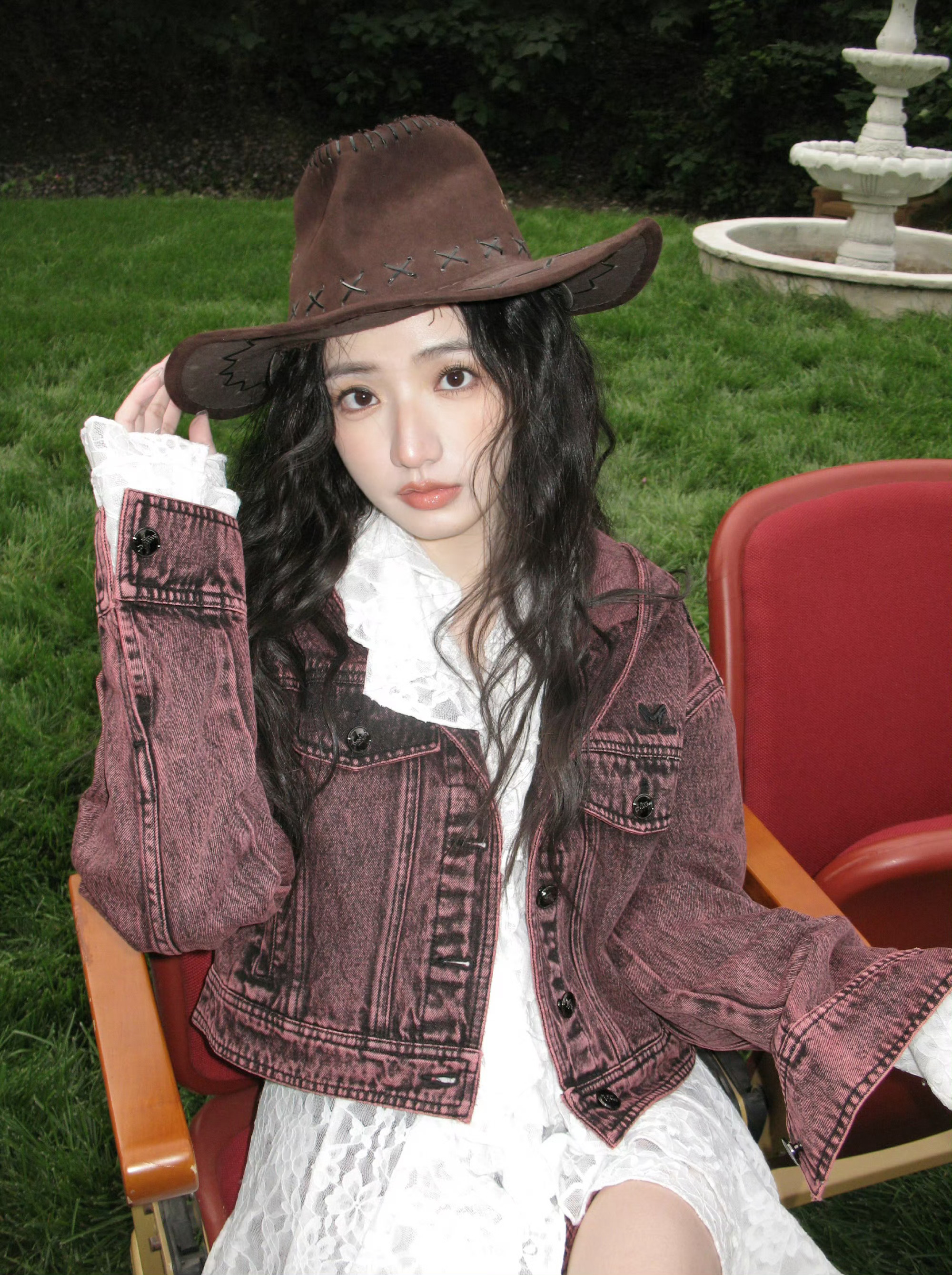 不是蜡笔小黄羿嘛 猪猪多戴眼镜好不好！好喜欢看你戴眼镜！特别美丽[泪][泪][泪