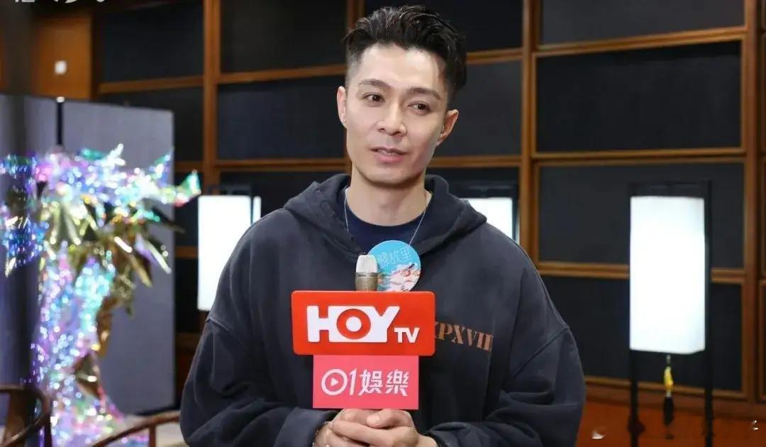 周柏豪不支持子女加入娱圈,称演艺路残酷难测,坦言幸运是成功关键 ​​​