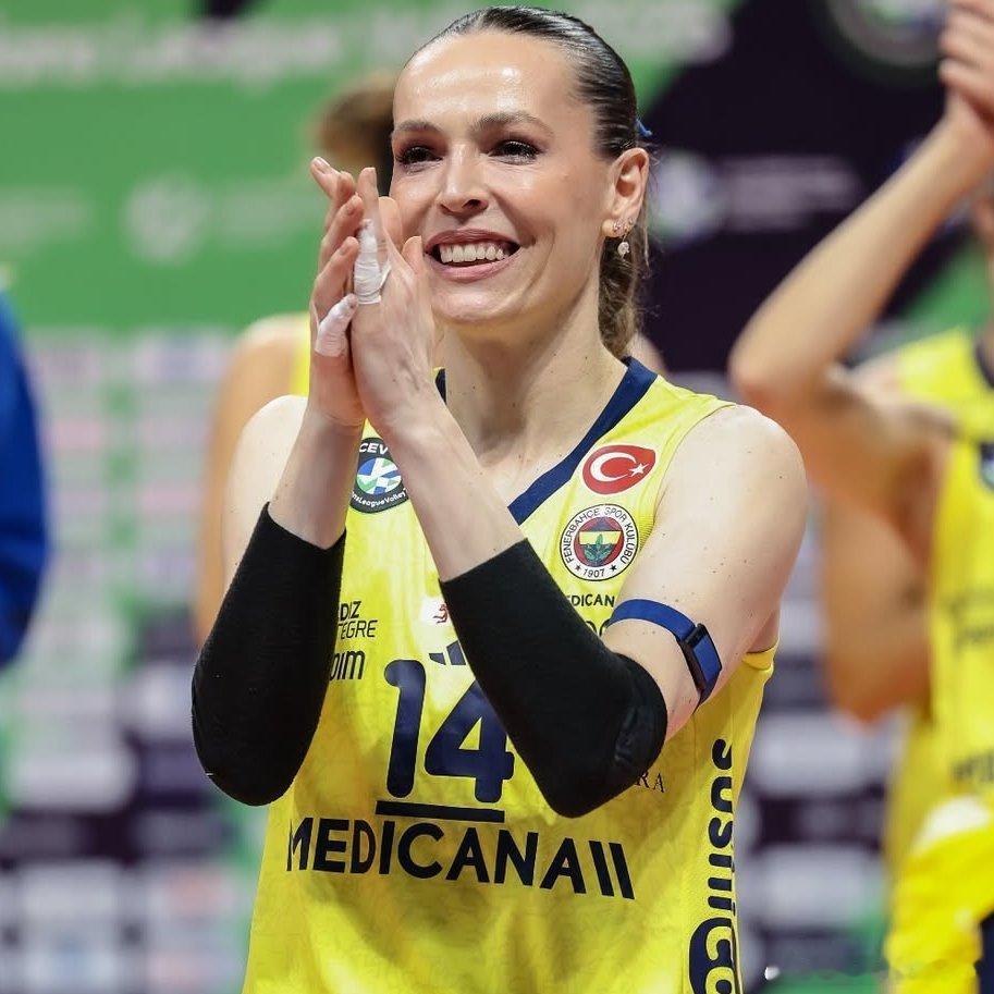 排球 🎙️ 艾达.埃尔德姆：这是一场配得上决赛水准的较量。尽管比赛打满了五局（