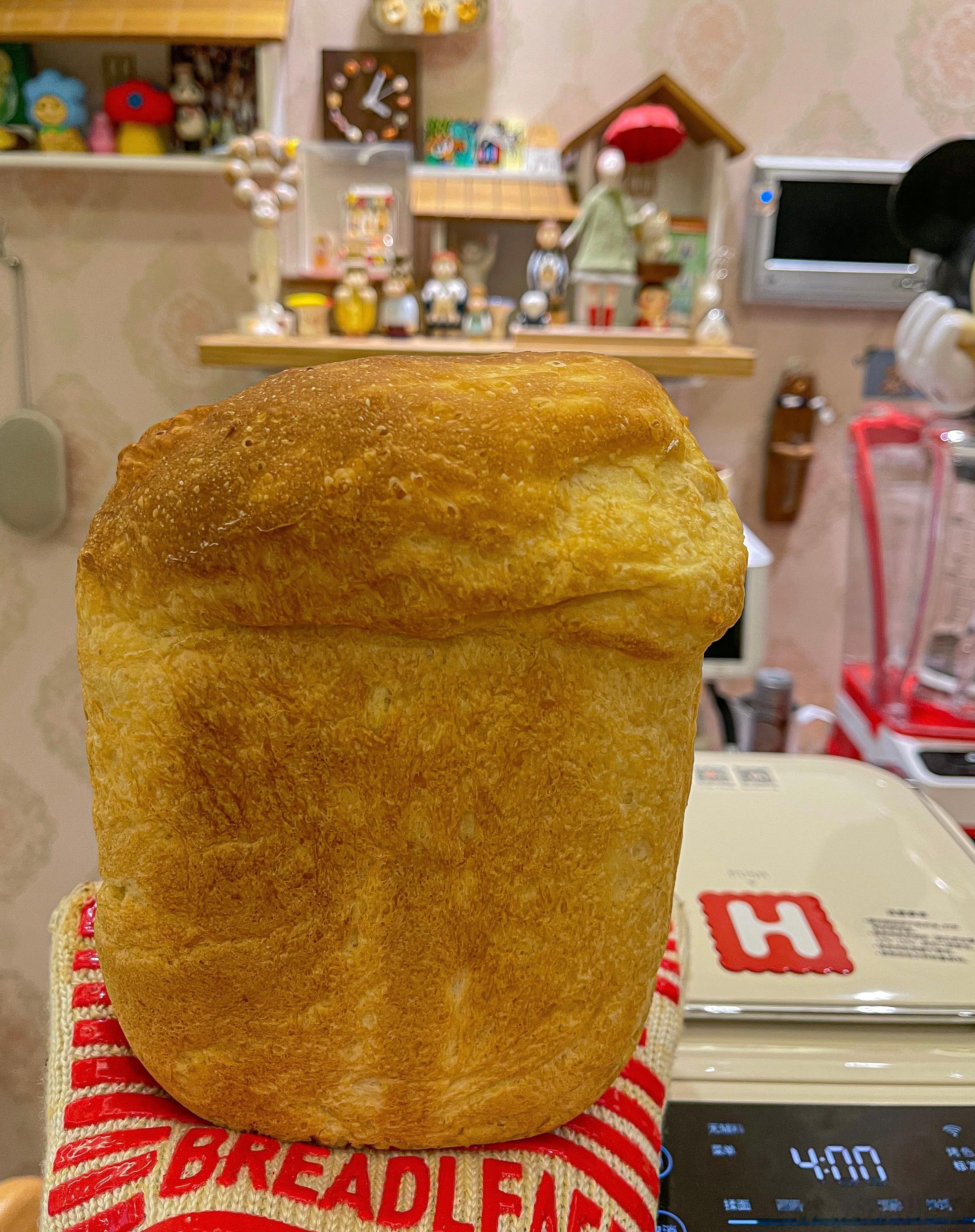 米饭吐司（海氏面包机版）海氏面包机做的，只需要称重[哈哈]简单吧。口感很特别，有