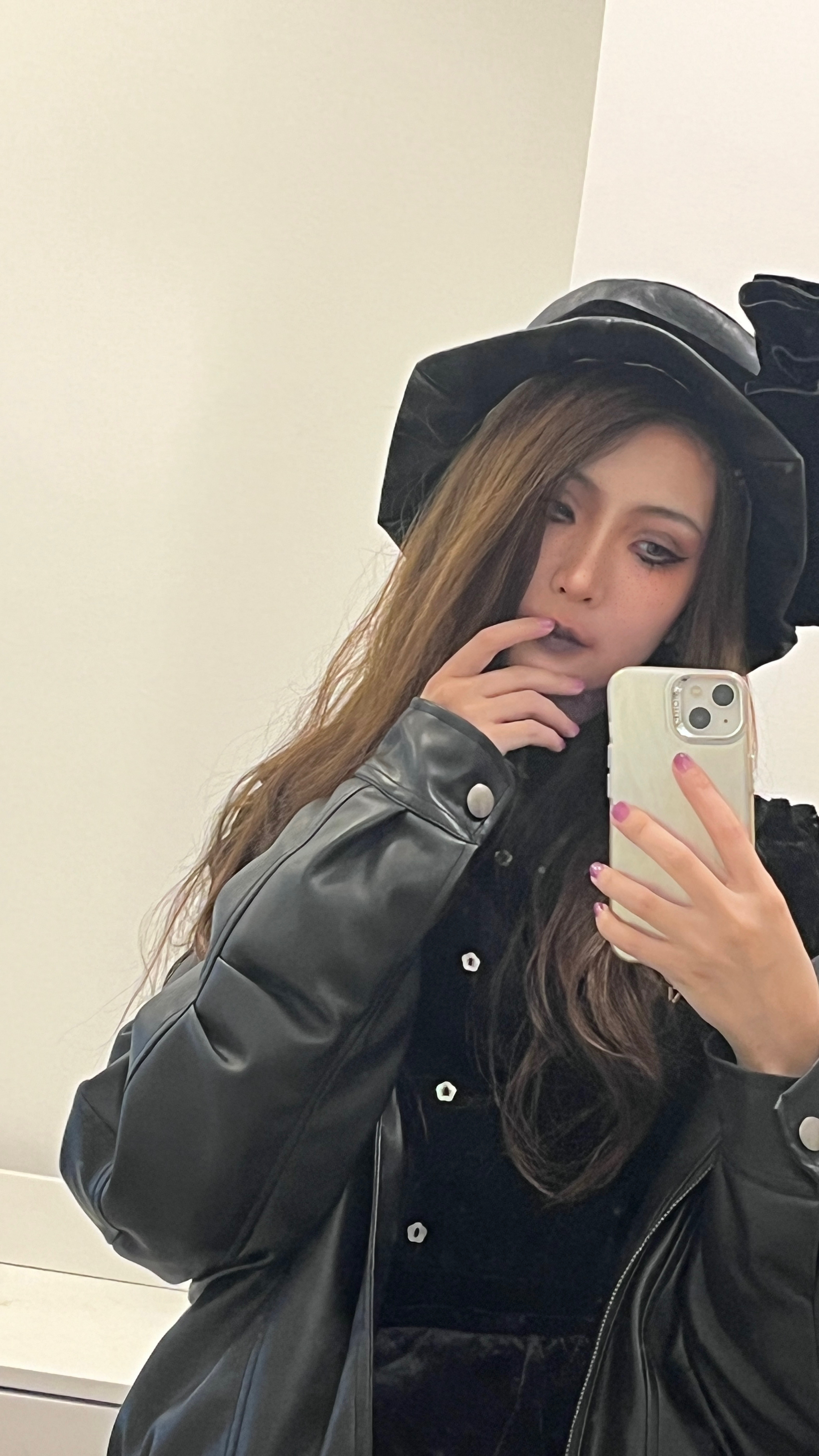 时尚穿搭[超话] 暗黑系 暗戳戳的穿了个哥特lo  ​​​