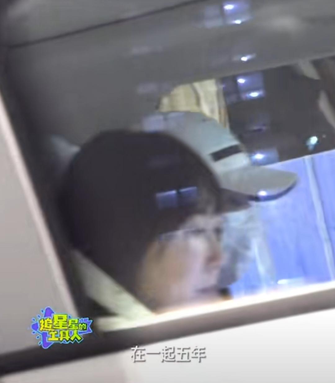 谁懂啊！张继科和女友张蕊又被偶遇吃火锅了，俩人全程贴贴唠嗑超自然，吃完还一起开车