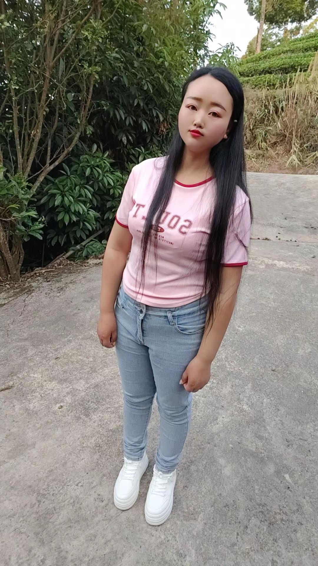 紧身牛仔裤 微胖女生 单身小姐姐