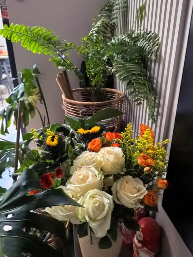 春节快到了，周末逛街选择了一束花漂亮吗？
谢谢友友们的支持评论：