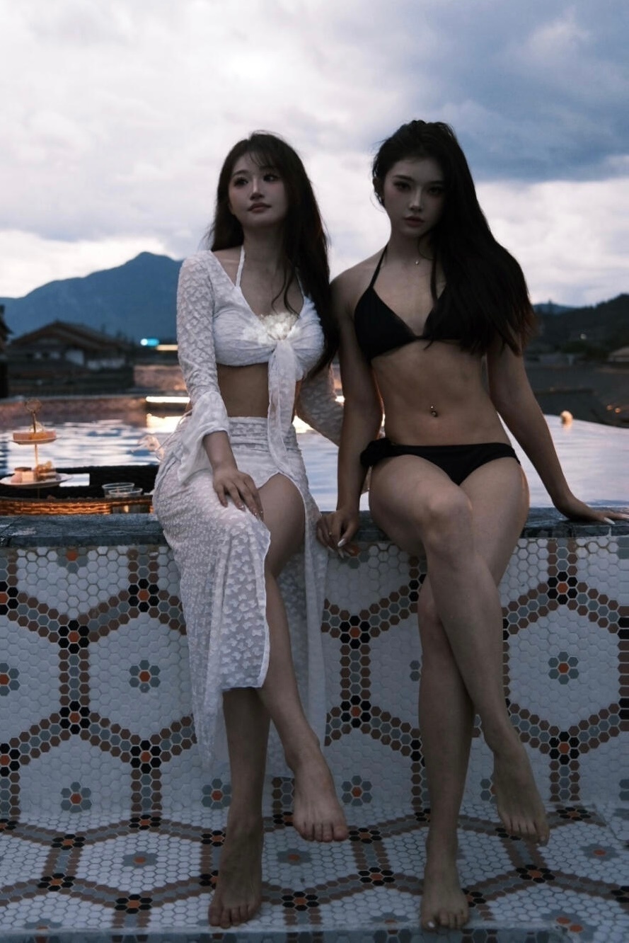 吴艳妮度假照，肌肉线条绝美🥂  