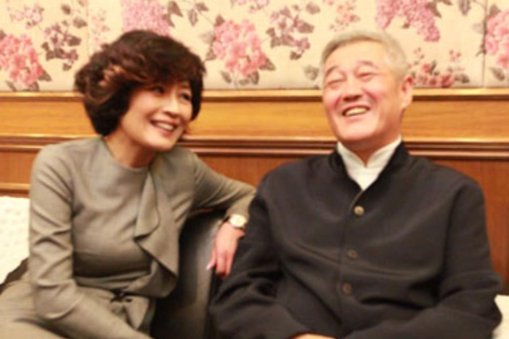 2013年，赵本山当着哈文的面：“既然如此，今年的春晚我不参加了”，说罢转身推门