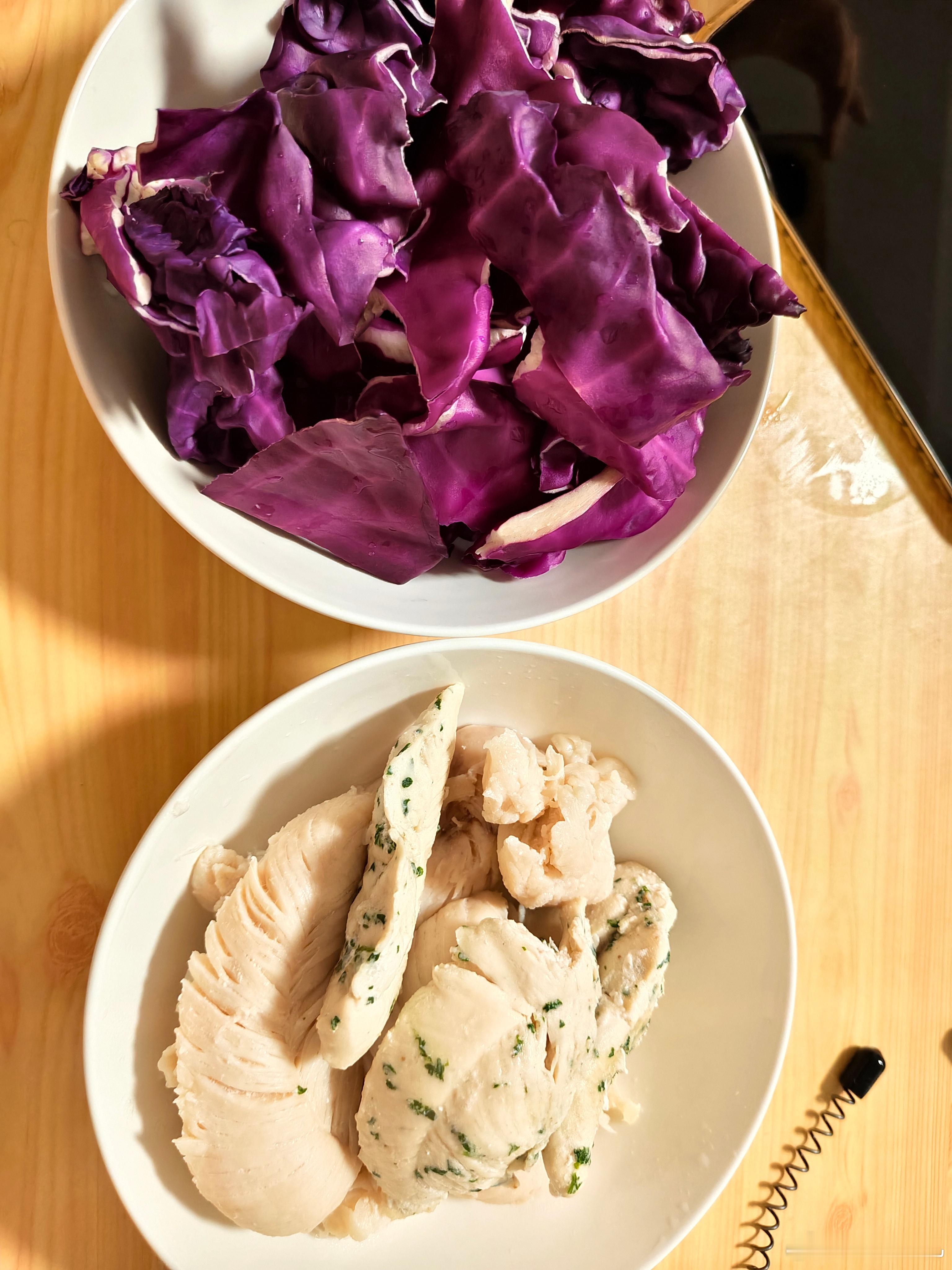 今天有点饿啊不管了我要暴食了多加三块鸡胸肉暴食鸡胸肉开吃开吃 