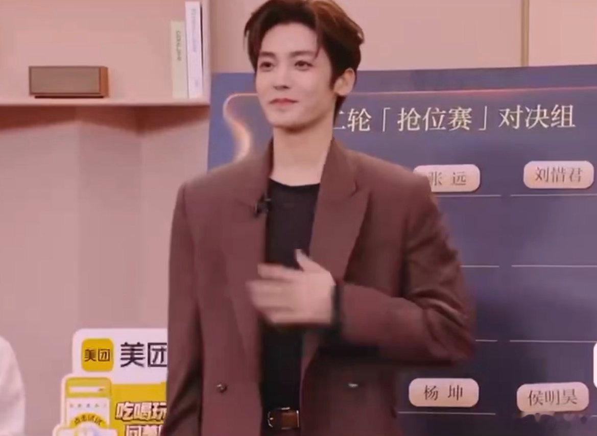 侯明昊歌手pk窦靖童杨坤窦靖童vs杨坤侯明昊直面两位实力音乐人同台竞技，侯明昊嗓