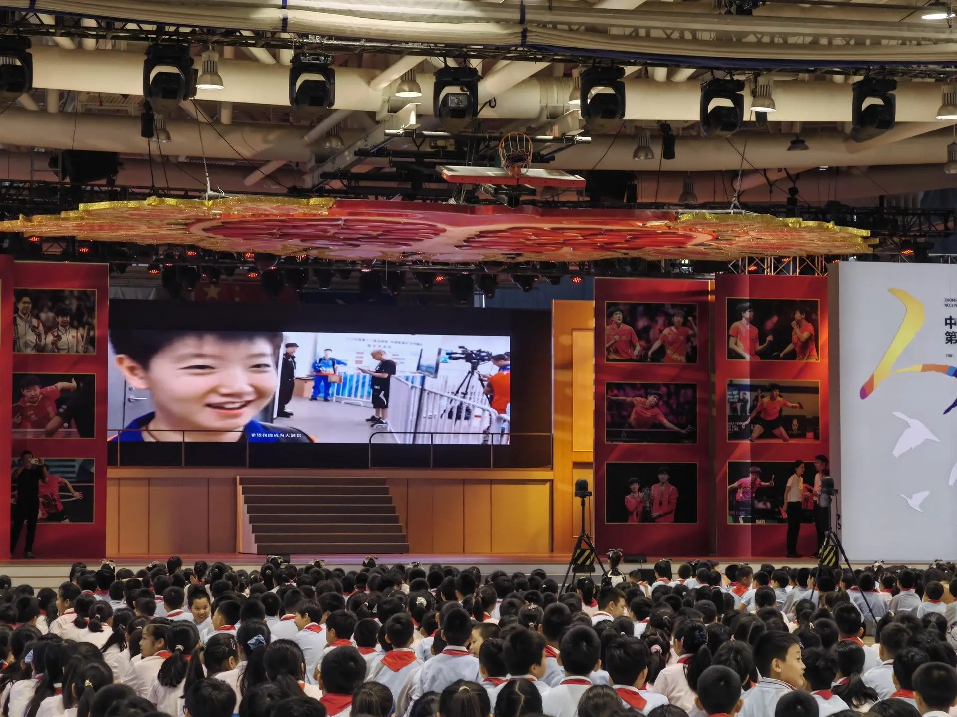 奥运冠军🏆回儿子母校分享！ 榜样的力量！幸福的孩子们！