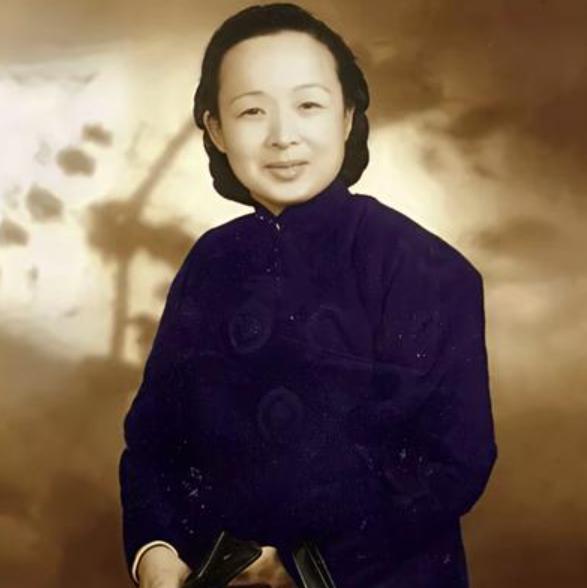 1949年，谢晋元的遗孀向陈毅要了一个房子，陈毅就把吴淞路466号送给她，几天后