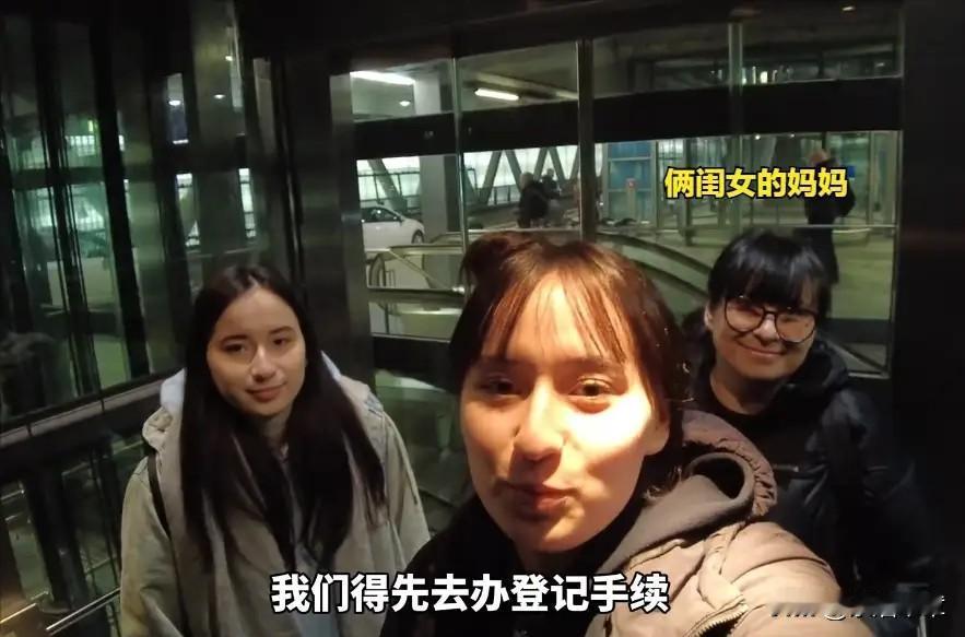 北京阿光家有点特别，虽然离婚了，可跟前妻一家关系还挺好，跟一般人想的不一样吧，他