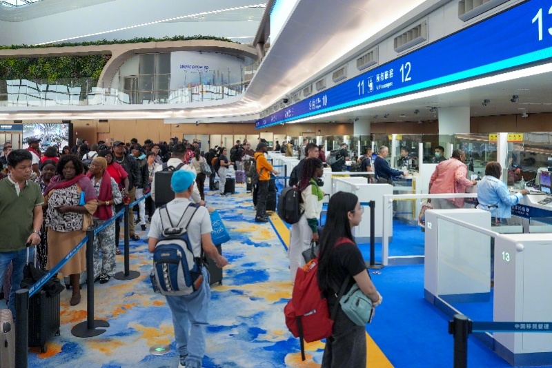 【“变成中国人”掀起春运入境热潮！德国旅客赴广州体验早茶】3月13日，为期40天