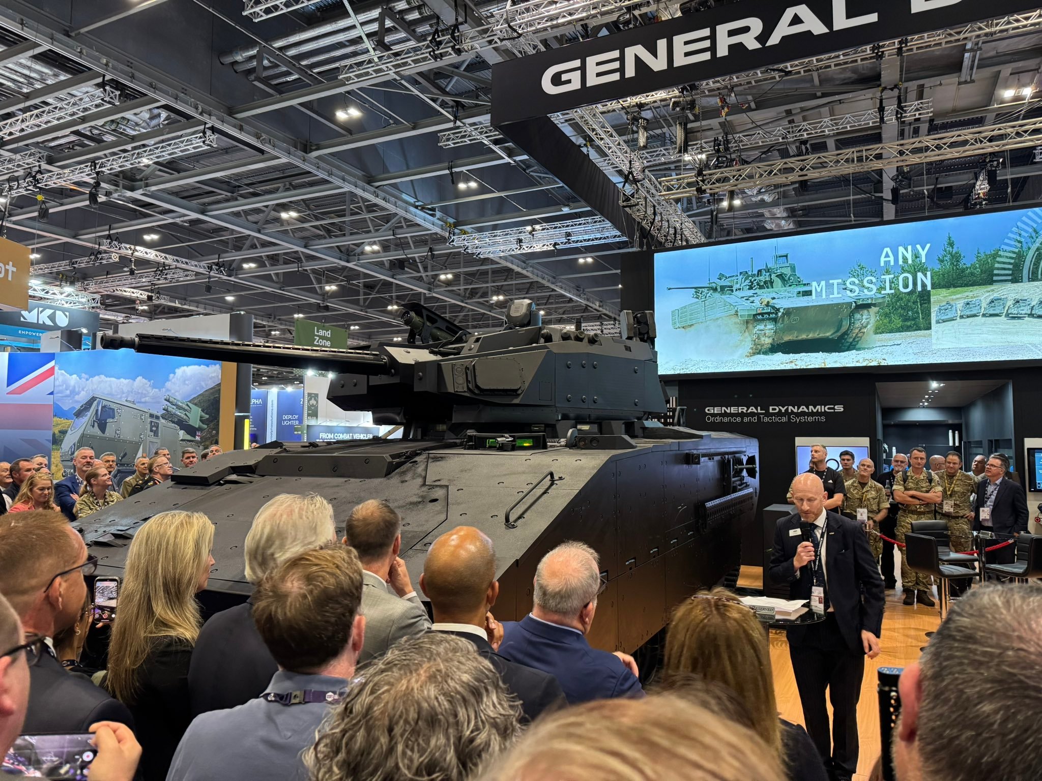 烽火问鼎计划每天认识一件兵器  AJAX IFV，阿贾克斯步兵战车，3+8，CT