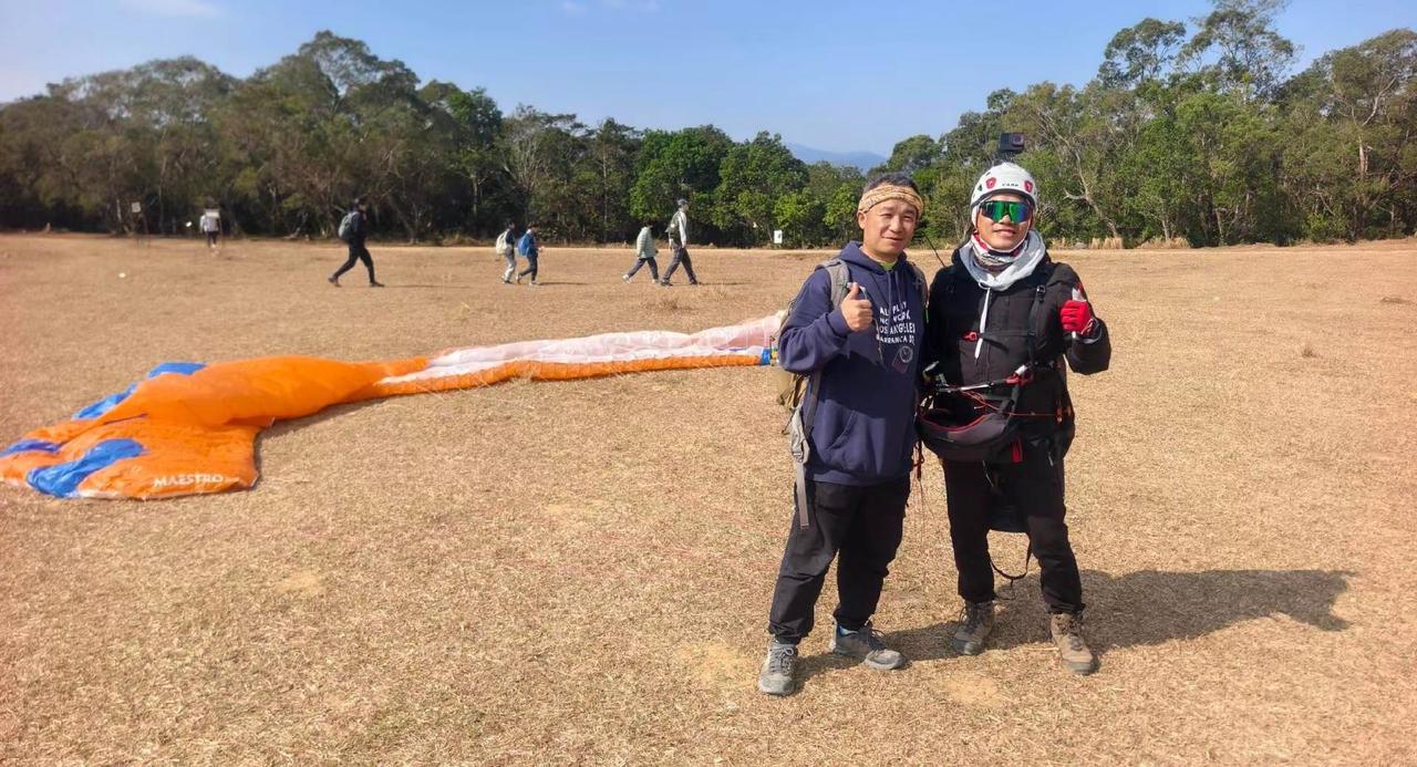 昂平露营地可以俯瞰西贡海岸线，面朝东方，方便看日出，草甸营地，在大钟山脚，可以顺