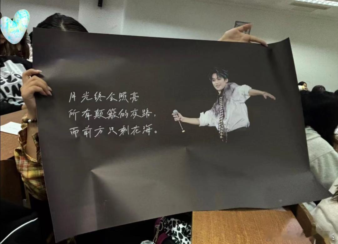 梓渝送签名照鼓励生病女孩盐城文旅局副局长讲了一件关于梓渝的事情。盐城市第一人民医