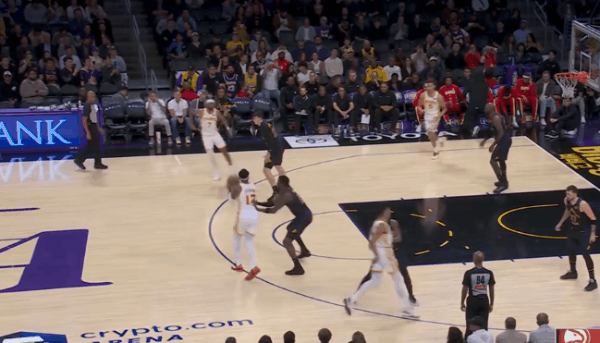 亚历山大-沃克观察：对阵湖人无球+转换高效砍下26+4+3图1戴森底角上提接球后