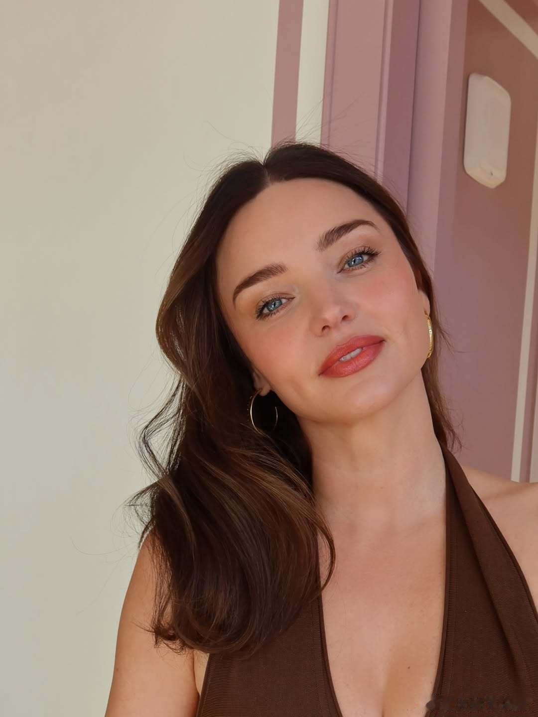 Miranda Kerr米兰达可儿晒新私照，这几天在纽约进行宣传工作，依旧美丽和