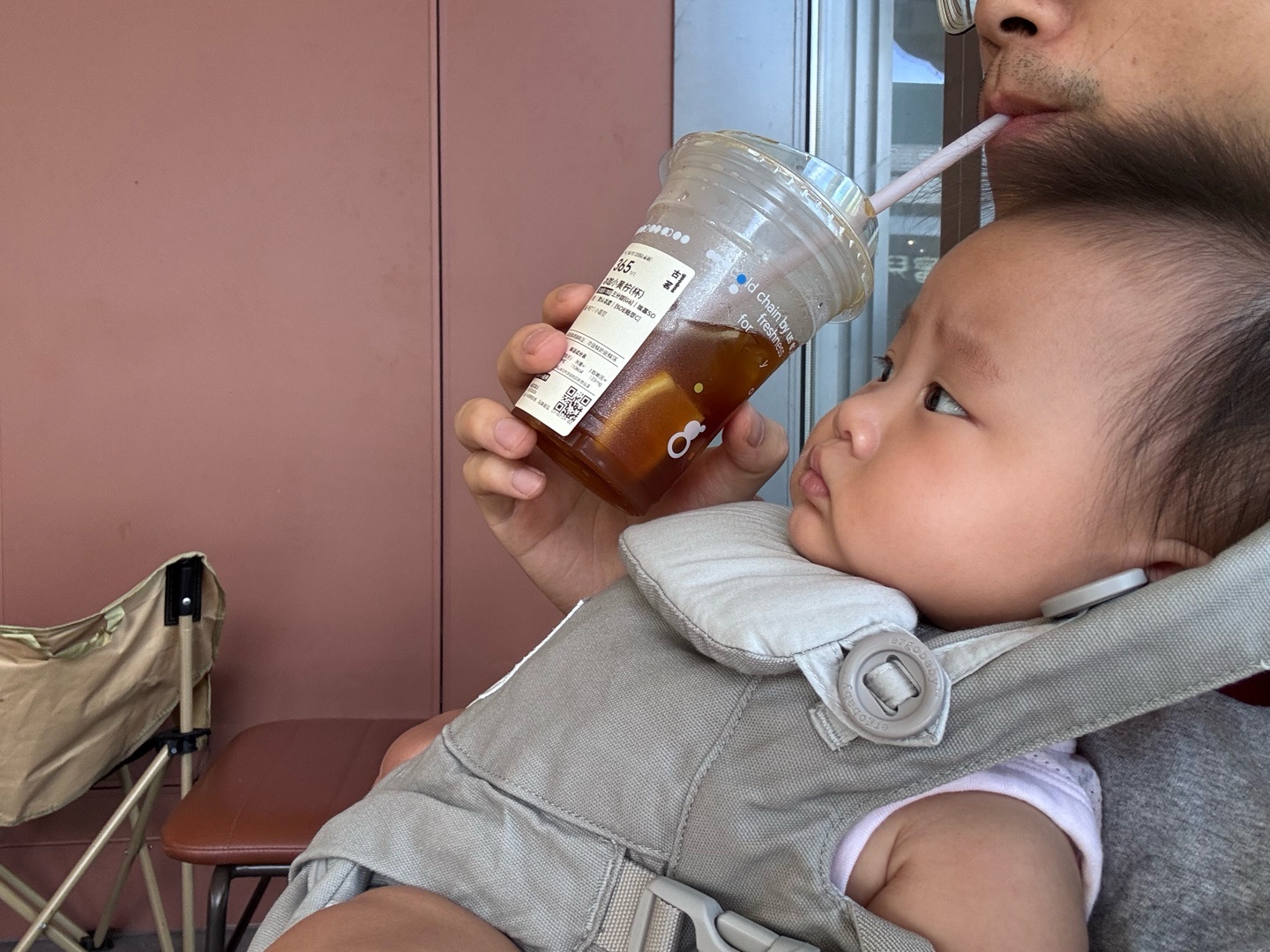 大热天遛完娃，来一杯冰咖啡犒劳一下自己。 