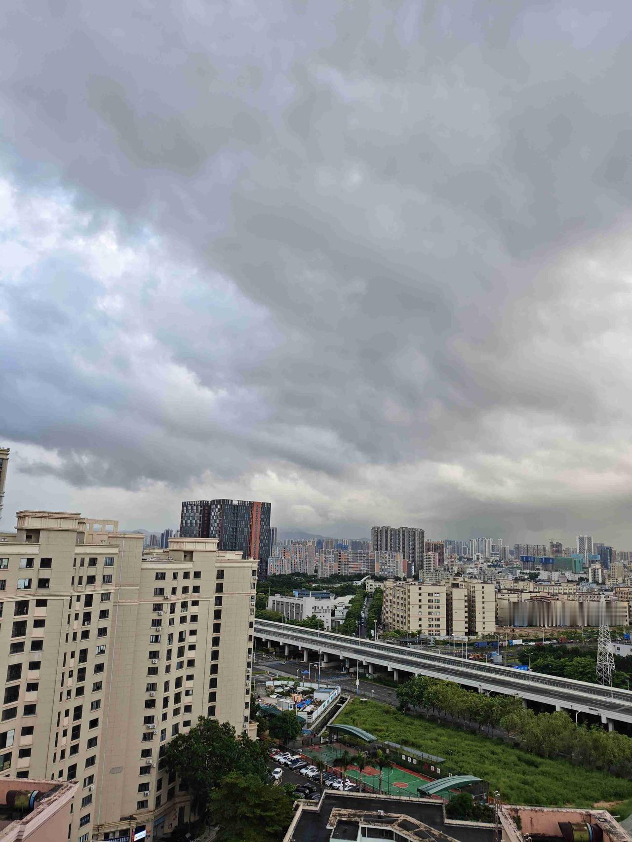 我的今日状态：😁轻松愉快
我这里的天气：🌧下雨：深圳今日阴天下雨，气温26度