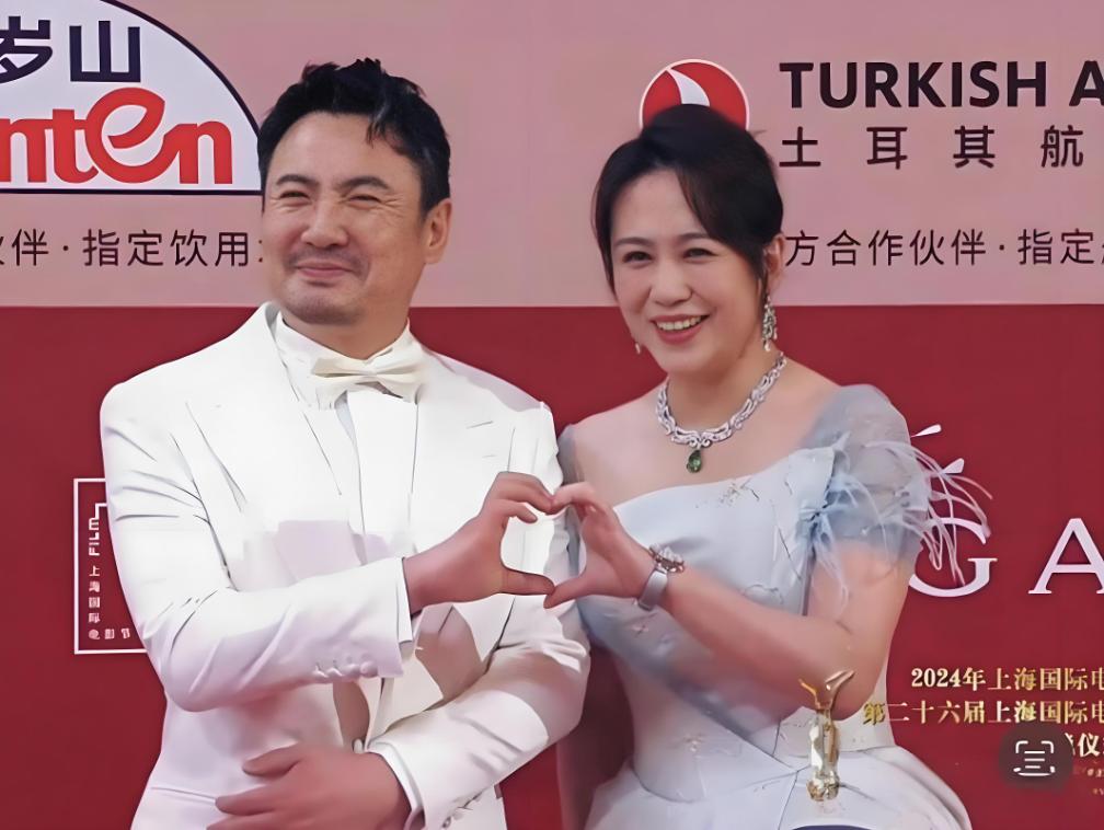 沈腾之前说：我和马丽要么做恋人，要么做搭档，这两者绝不可能同时出现，因为他们两人