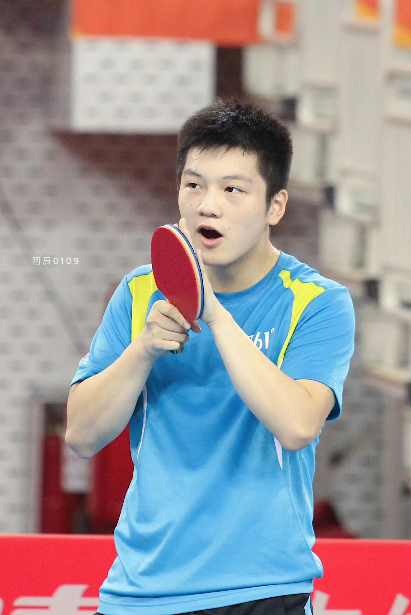 樊振东 · 壁纸限定  向阳而生，逐光而行 