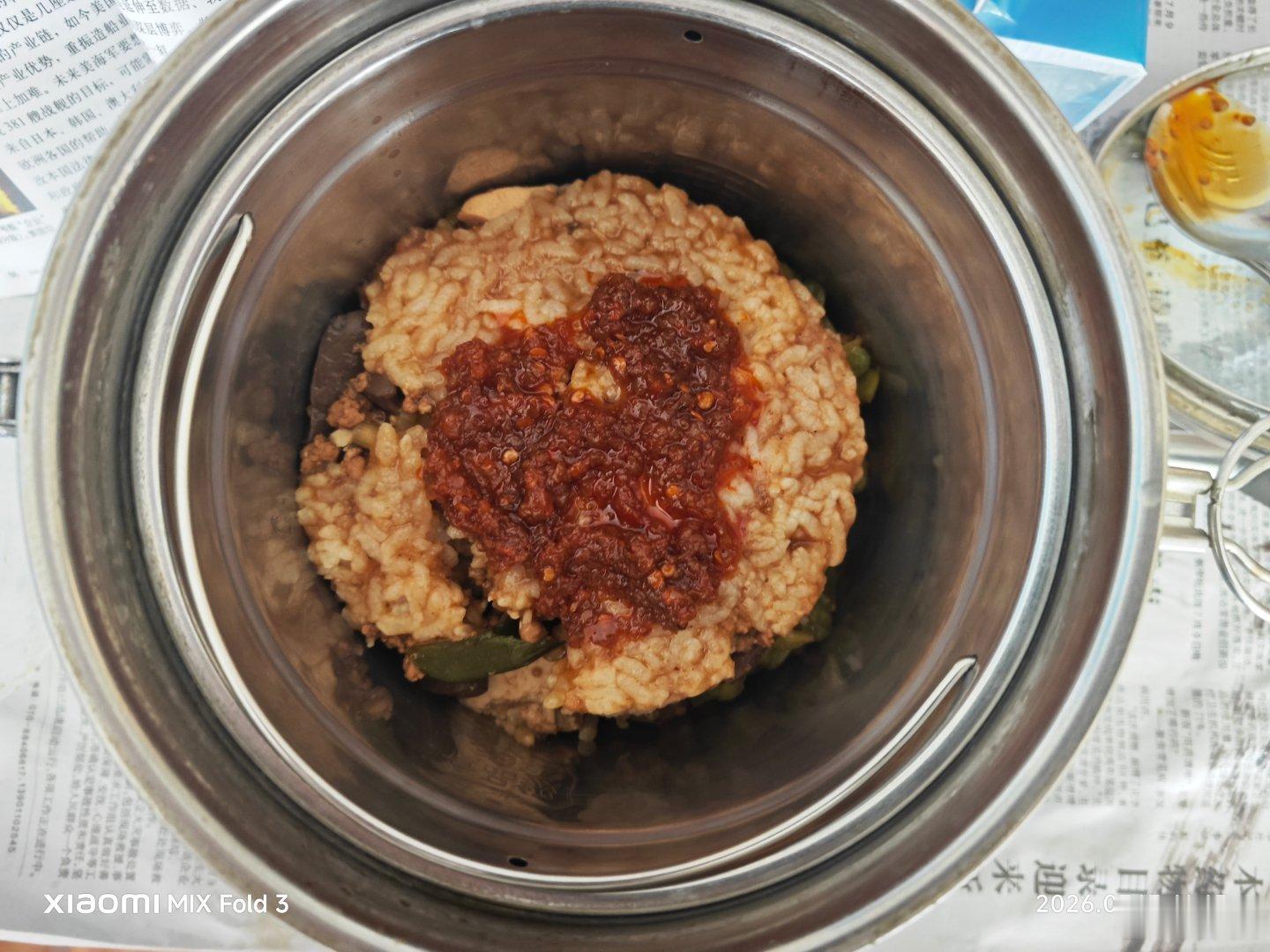 上个礼拜为迎接台风暴雨，从食堂打了许多饭储存起来，结果台风暴雨也没来，现在把这些