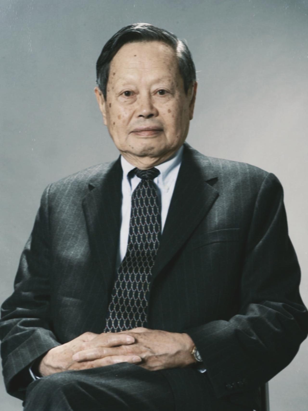 杨振宁将清华薪资，诺贝尔奖金捐献出来，看到金额，才知道多伟大！

7岁住进清华园