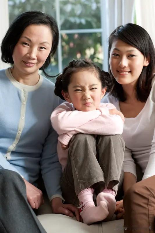婆婆不帮忙带孩子，老了之后是否要为她养老，这着实令人纠结。我闺蜜怀孕时，婆婆仅仅