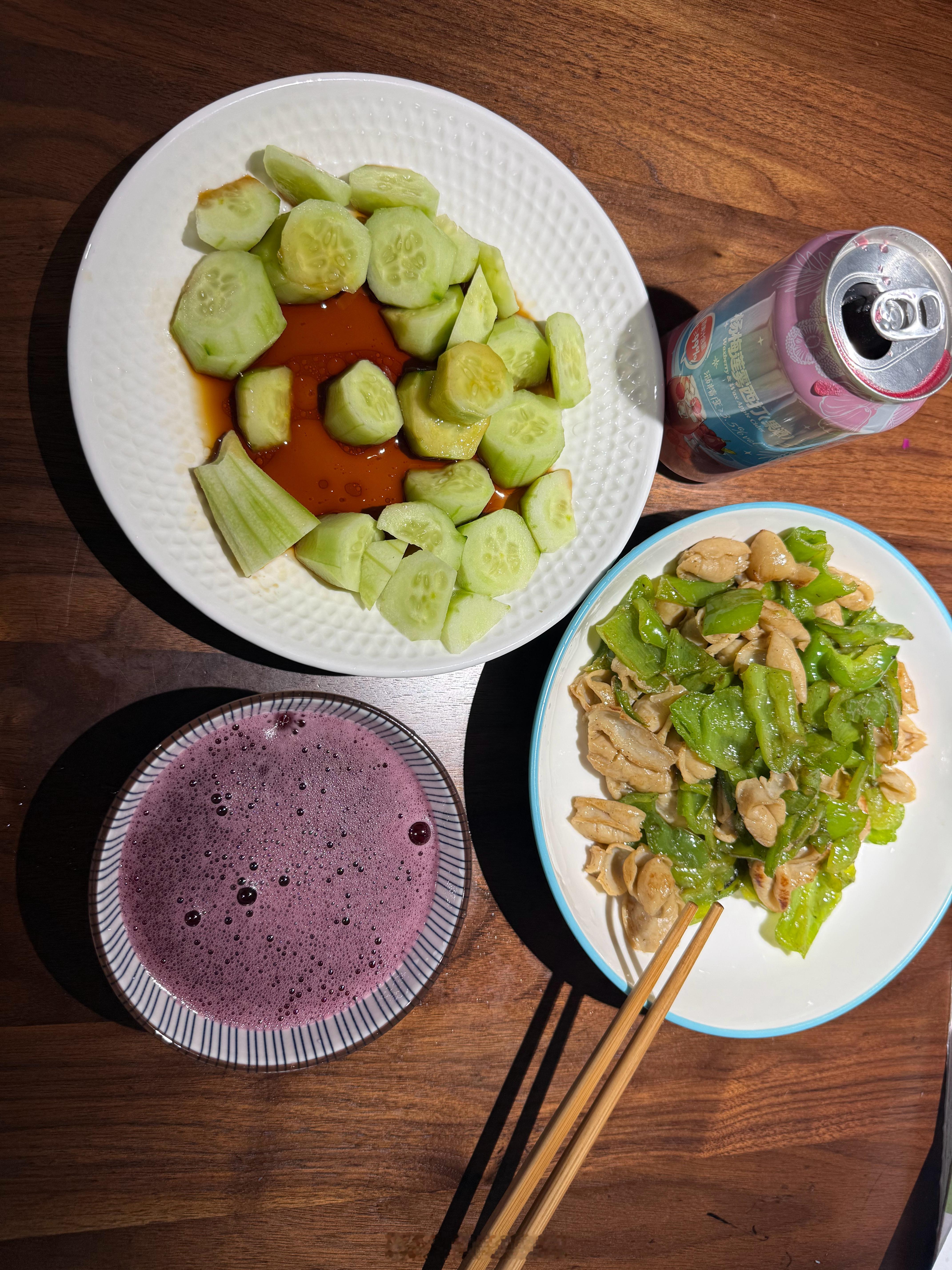 我的晚饭，媳妇跟我说儿子知道我要到家了，主动要求切菜，真不错