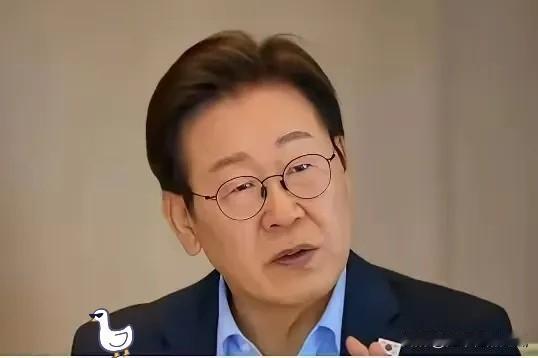快讯 快讯
韩国外交部14日宣称，将与中国进行沟通，以降低中国针对造船商韩华海洋