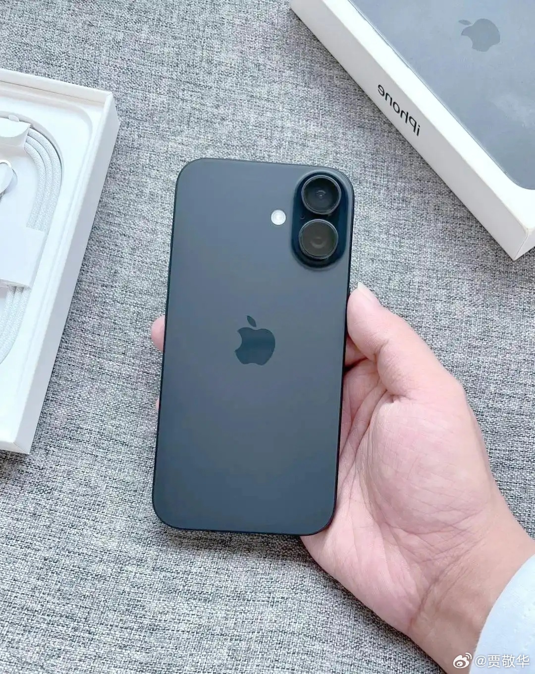 #iPhone17系列销量快破2000万# 在手机圈，苹果是一个很强的对手，iP