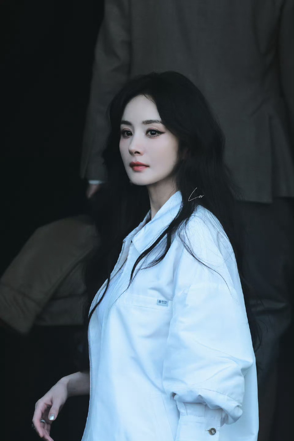 同一位摄影师拍的杨幂柳智敏同一位摄影师拍的杨幂和柳智敏 耶布达！！ 