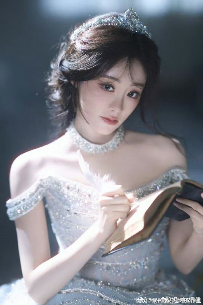 祝绪丹新浪扫楼直播祝绪丹自制香水给大家香晕了 以前对女明星的扫楼没什么概念，这次
