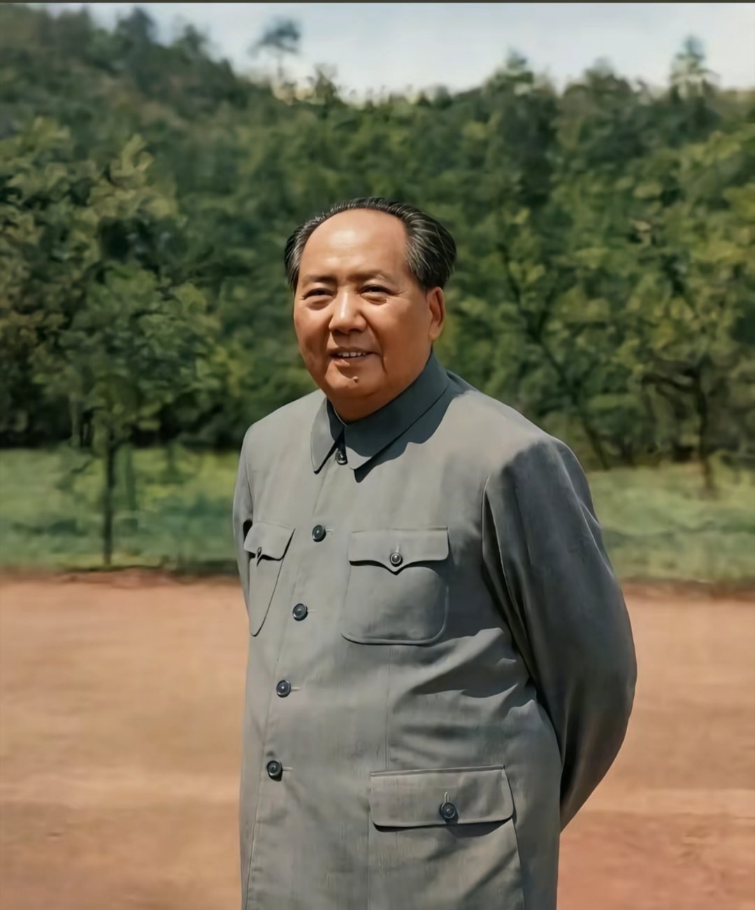 毛泽东逝世50周年五十春秋匆匆而过，山河锦绣，思念长存。回望当年，亿万同胞同心同