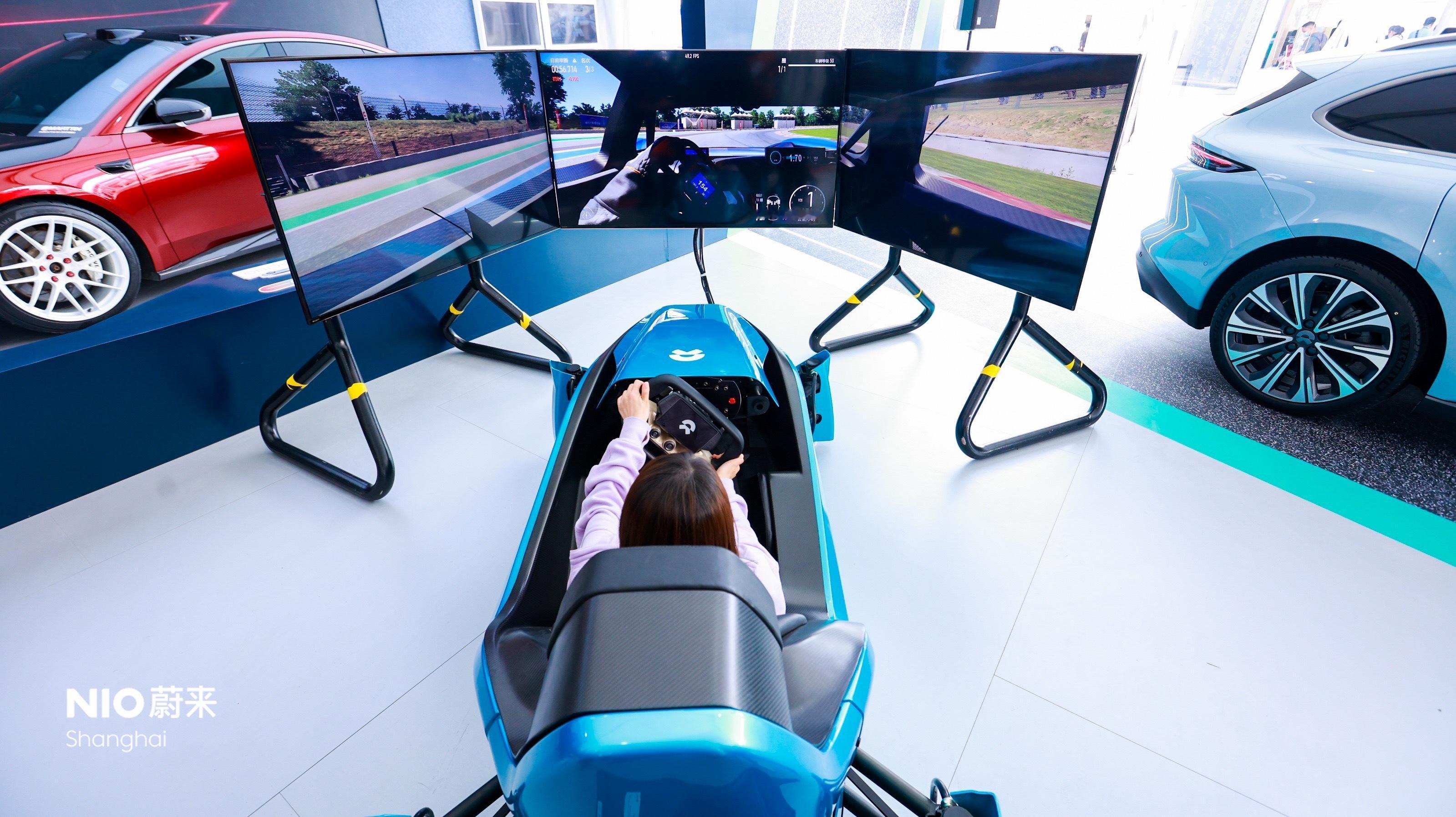 看F1比赛也看看蔚来啊。 ​​​