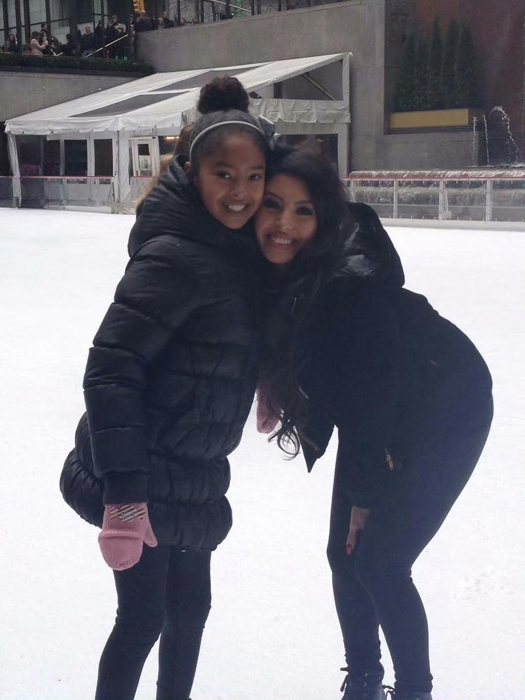 昨天是娜娜的生日，瓦妮莎更新ins为娜娜庆生：祝Nani 23岁生日快乐，我们都