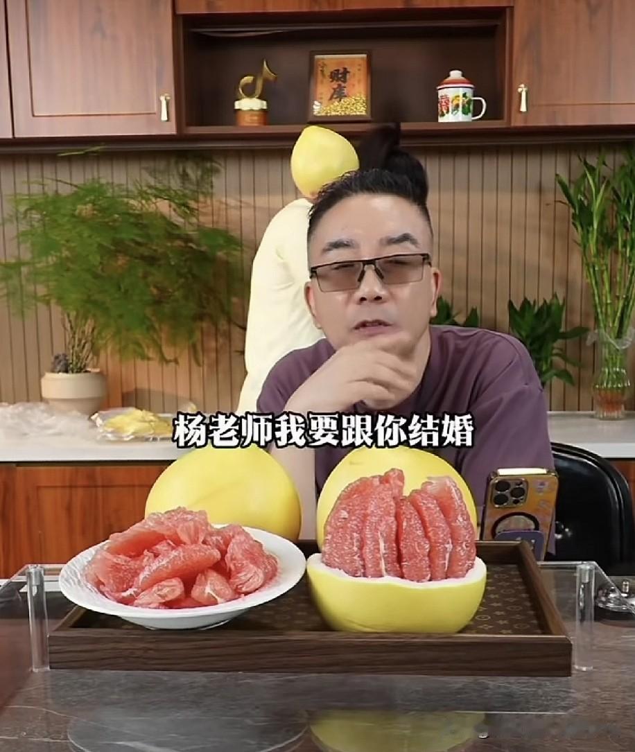 有人曾问海和战神杨老五，老五我想跟你结婚。老五乐了，走啊，咱俩登记去。别开玩笑了