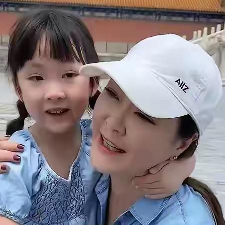 这么可爱的孩子
命运却如此残酷无情的对待她
王小骞的女儿这么可爱，但是你们没想到