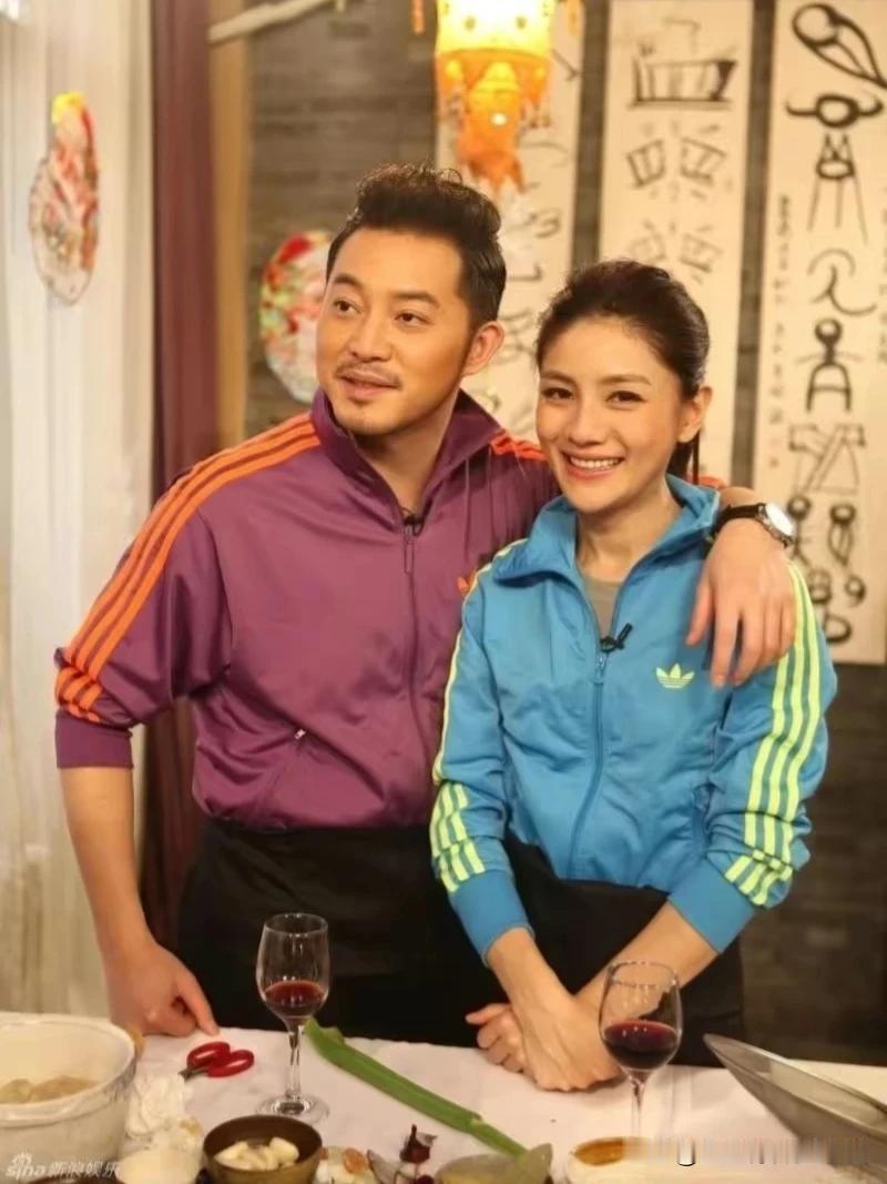 都说“女大三抱金砖”，很喜欢这对夫妻，两人自结婚以来，一直保持着甜蜜幸福的形象，